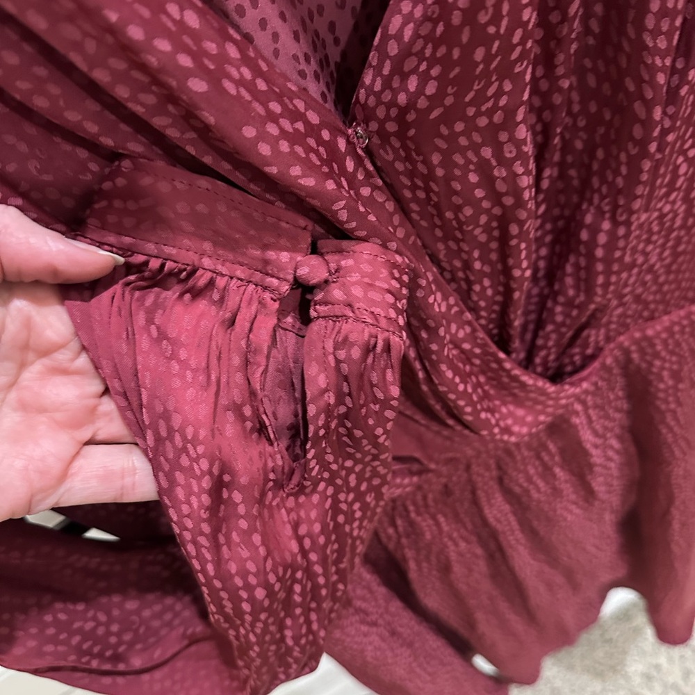 PAIGE Above the knee v neck dress - Picture 7 of 9